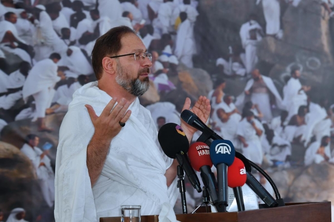 Diyanet İşleri Başkanı Erbaş'tan Arafat'ta Vakfe Duası